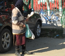 Locuitorii din Corbeanca au venit la vot cu jeep-ul si cu bicicleta