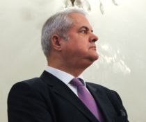 Nastase cu cravata violet in ziua alegerii sefiei CN a PSD Cine nu are emotii inseamna ca nu traieste