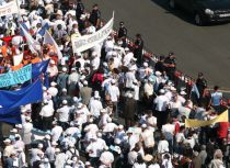 Săptămâna protestelor începe cu mitinguri ale profesorilor şi studenţilor. Urmează şoferii şi angajaţii Metrorex (VIDEO)

