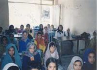 Pakistan. 250 de elevi si profesori luati ostatici de o grupare islamista