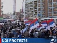 Mii de sarbi s-au adunat la mitrovica pentru o noua demonstratie de protest