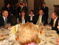 Faţă-n faţă. Putin şi Bush, invitaţi la un dineu organizat de Băsescu (GALERIE FOTO)