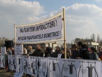 Protest impotriva pasapoartelor biometrice