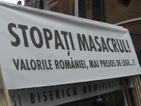 Romano-catolicii au protestat fata de Cathedral Plaza