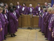 Magistratii Guvernul recunoaste ca vrea sa scada salariile in ...