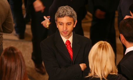 Diaconescu acuzat de santaj si amenintare 