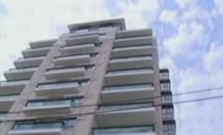 Un proprietar din 500 isi asigura locuinta, la o ...