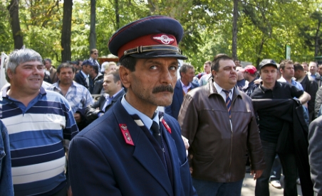 http://www.antena3.ro/media/2010/08/18/protest_cfr.jpg