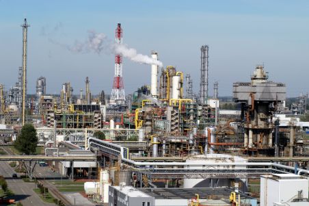 Shell si BASF au ...