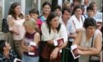 ?Căpşunarii? sfidează criza: Românii de afară trimit tot mai mulţi bani acasă

