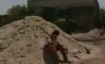 Dorel ?se dă în bărci? cu blondele, ascultă manele şi îl citeşte pe Liiceanu (VIDEO)