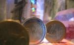 Leul, în uşoară depreciere faţă de moneda europeană. Un euro, cotat la 3,7271