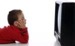 Tinerii între 15 şi 20 de ani cred că reclamele tv sunt mai dăunătoare decât ştirile cu violenţă