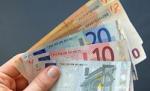 Leul îşi continuă deprecierea. Un euro, cotat la 3,8379 lei
