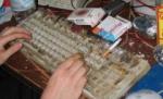 Tastatura-scrumieră, noua invenţie a dependenţilor de Internet 