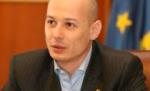 Văcăroiu păstrează cadourile de protocol, Olteanu le lasă Camerei
