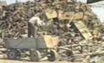 Reportaj BBC: Rromii de origine română care vând fier vechi, loviţi de criza economică 
