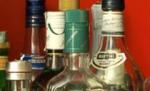 Sute de sticle cu băuturi contrafăcute, confiscate de poliţiştii bucureşteni 