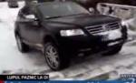 Bacău. Cu SUV-ul pe scările dintr-un parc. Poliţiştii, spectatori (VIDEO)
