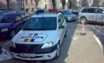 Maşină a poliţiei, parcată pe locurile speciale pentru handicapaţi (FOTO)