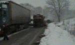 Infotrafic. Circulaţie îngreunată pe DN1, după ce un TIR a derapat din cauza poleiului 
