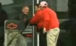 Angajaţii unui dealer auto din SUA s-au luat la bătaie după ce au aflat că vor rămâne şomeri (VIDEO)