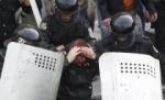 Poliţia moldoveană a preluat controlul clădirilor oficiale. Manifestanţii au fost împrăştiaţi şi arestaţi