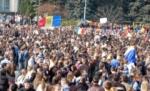 Părinţii unui tânăr bătut în timpul protestelor din Chişinău vor să dea în judecată poliţia moldoveană

