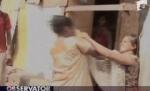 Milionari de mahala. Mama fetiţei din Slumdog Millionaire s-a luat la bătaie cu mama vitregă (VIDEO)