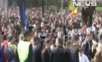 Violată de poliţişti pentru că a participat la protestele din Republica Moldova (VIDEO)
