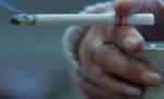 Studiu: Fumătoarele, mai expuse riscului de apariţie a cancerului pulmonar decât bărbaţii
