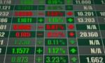 Bursa americană creşte uşor pe baza acţiunilor bancare


