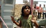 Fetiţa din Slumdog Millionaire a rămas pe drumuri