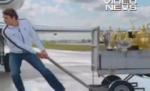 Roger Federer abia îşi mai poate căra trofeele de Grand Slam, într-o reclamă (VIDEO)