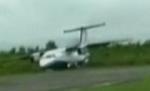 Aterizare cu peripeţii. Un avion a aterizat în tufişuri, după ce un câine a intrat pe pistă (VIDEO) 