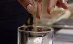 Pliculeţe de nisip, vândute ca produse naturiste ce tratează infertilitatea (VIDEO)