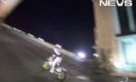 A sărit peste Podul Londrei cu motocicleta (VIDEO)