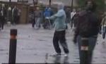 Violenţe în Irlanda de Nord. 10 poliţişti răniţi, în urma confruntărilor cu tinerii catolici