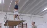 Sportiv de România. Este campion la sărituri în apă deşi se antrenează pe saltele şi bureţi (VIDEO)