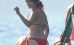 Imagini fierbinţi cu Jennifer Lopez în costum de baie (FOTO)