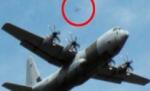 OZN aflat pe urmele unui avion militar, fotografiat de un britanic (FOTO)