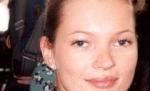 Pictorial incendiar: Kate Moss, cu sânii la vedere (FOTO)