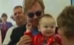 Cererea lui Elton John de a adopta un copil din Ucraina, respinsă din cauza vârstei şi a stării civile