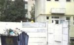 Tomberoane de gunoi, în curtea unei grădiniţe din Galaţi (VIDEO)
