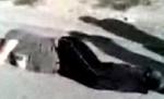 Şi cu oase rupte şi cu dosar penal: Trei hoţi au sărit de la etaj după ce au fost prinşi la furat (VIDEO)