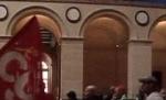 Protest simbolic, în clădirea Bursei din Paris: Sute de muncitori au cântat şi au mâzgălit pereţii (VIDEO)