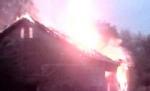 La un pas de tragedie. Incendiu în pericol să se extindă, din cauza pompierilor neexperimentaţi (VIDEO)