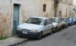 La capătul nervilor: A lovit mai multe maşini cu diplomatul pentru că nu avea loc pe trotuar