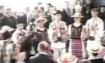Guvernul pică, Băsescu dansează. Preşedintele joacă hora la Cluj, în timp ce miniştrii PSD îşi dau demisia (VIDEO)