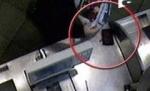 Hoţie sau neglijenţă? O femeie a plecat din supermarket cu portofelul altei cliente (VIDEO)